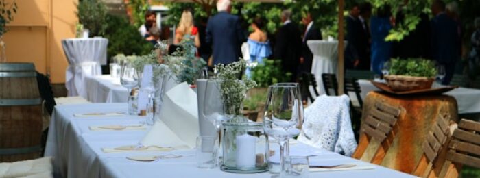 Sitzordnung bei der Hochzeit: Tipps für eine stressfreie Tischplanung